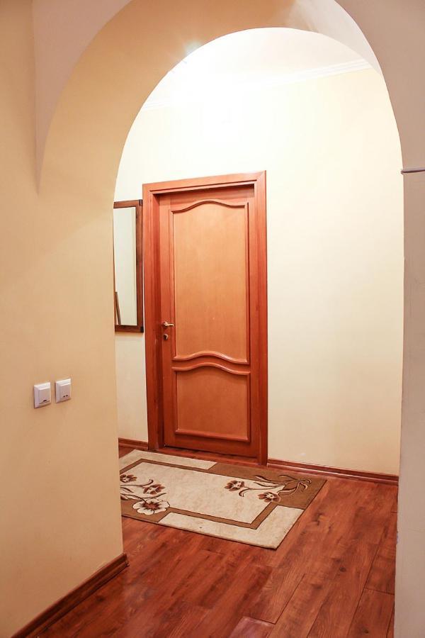 Tolebaeva 65 Apartamento Almaty Exterior foto