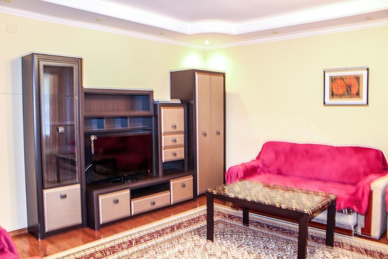 Tolebaeva 65 Apartamento Almaty Exterior foto