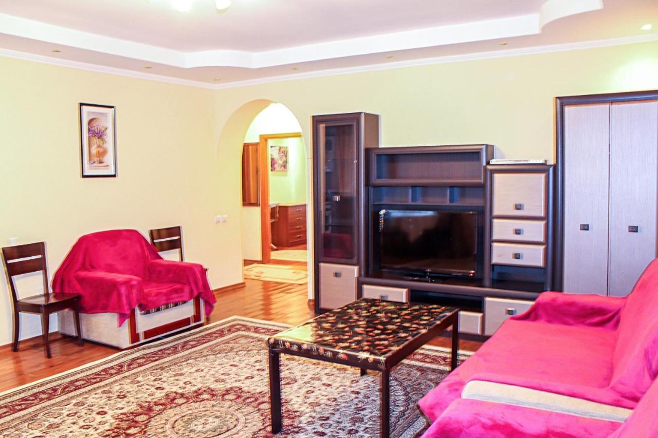 Tolebaeva 65 Apartamento Almaty Exterior foto