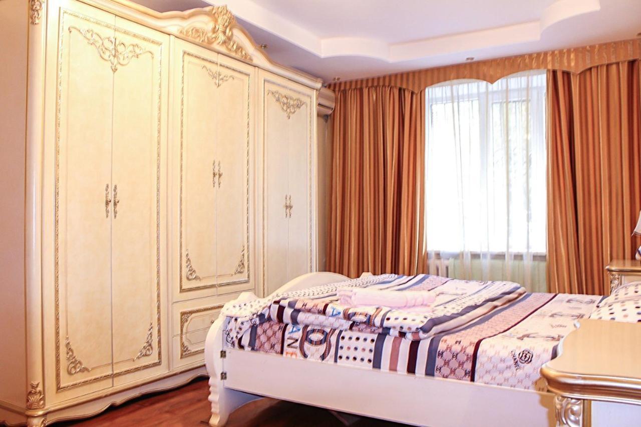 Tolebaeva 65 Apartamento Almaty Exterior foto